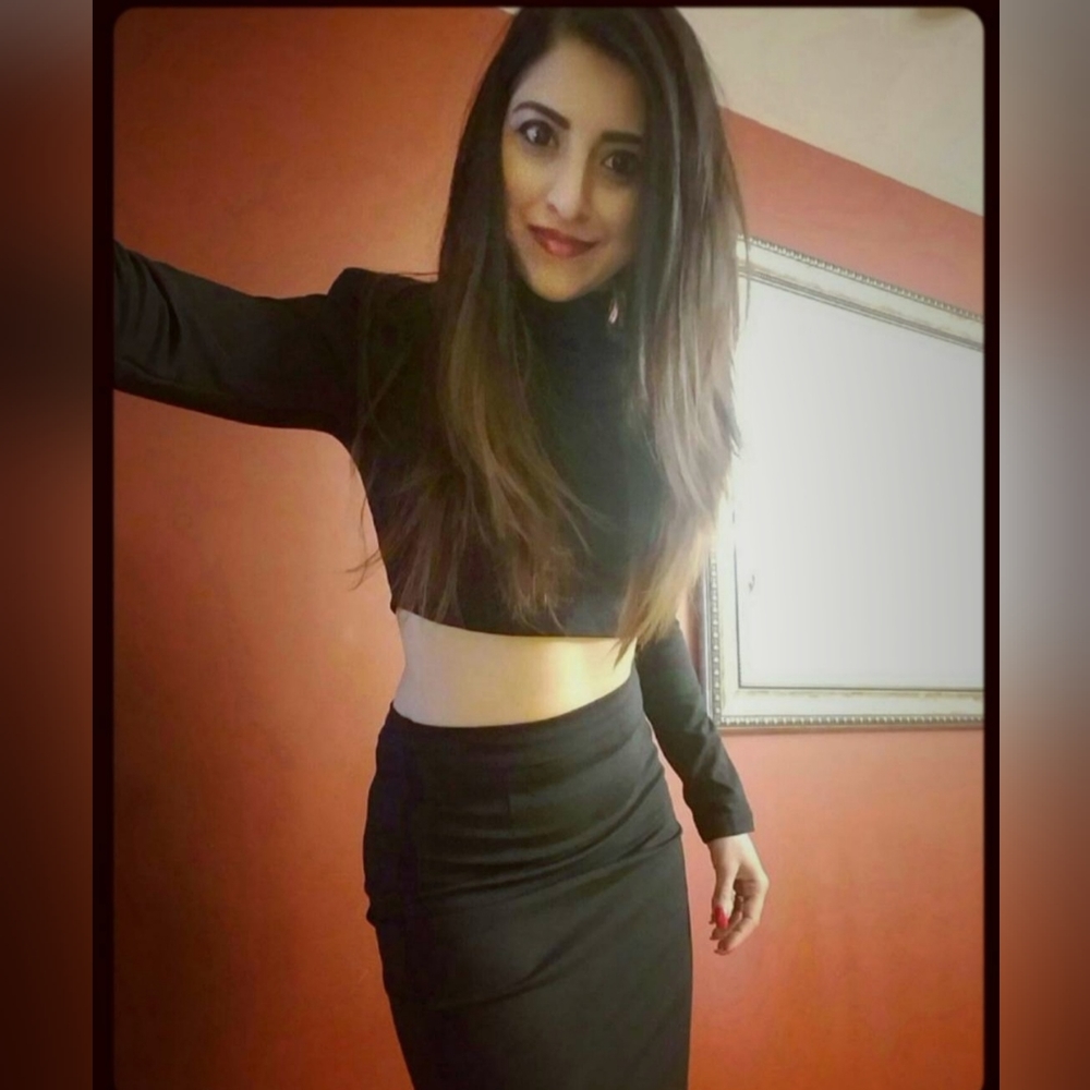 "WANT MY LOOK" Black Crop long sleeve with shoulder pad & bodycon skirt